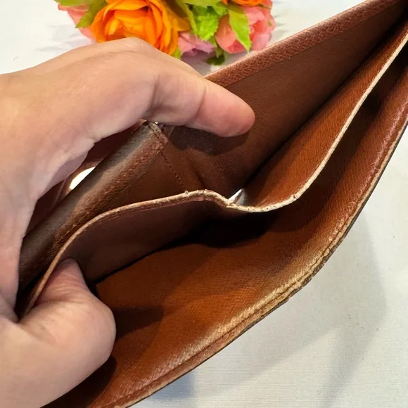 Authentic Louis Vuitton men’s wallet - Picture 10 of 12